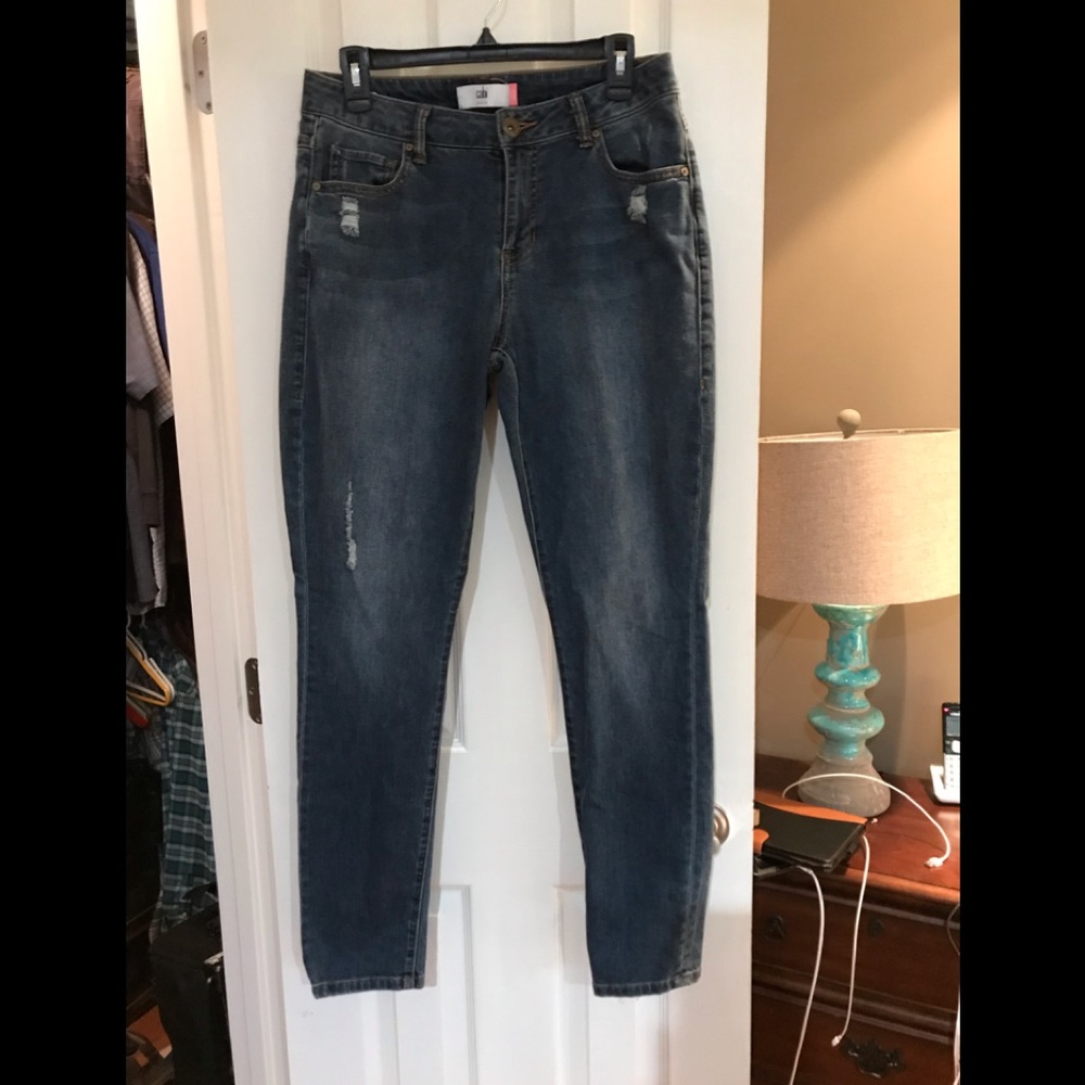 Cabi distressed curvy skinny jean
